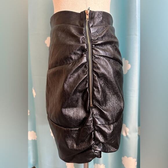 Lioness vegan leather rouche zip mini skirt.- M-L - Picture 5 of 8